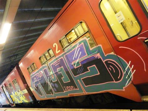 Train-graffiti Graffiti on trains