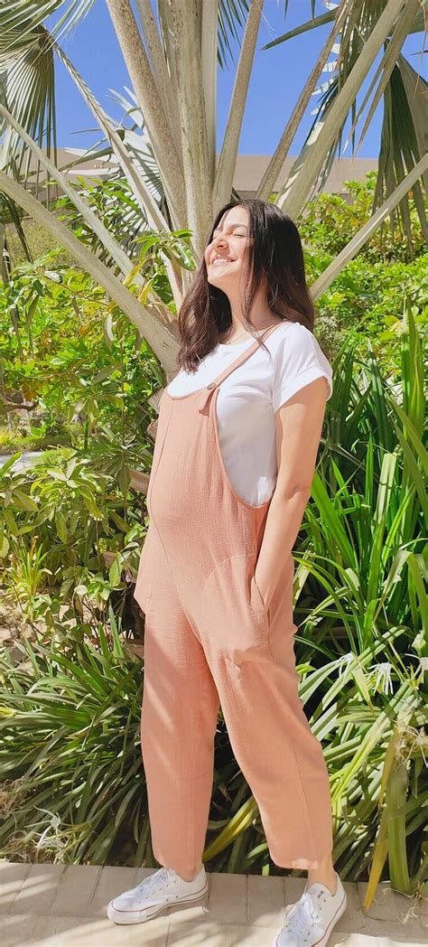 Mom-to-be Anushka Sharma keeps it comfortable yet super stylish in ...