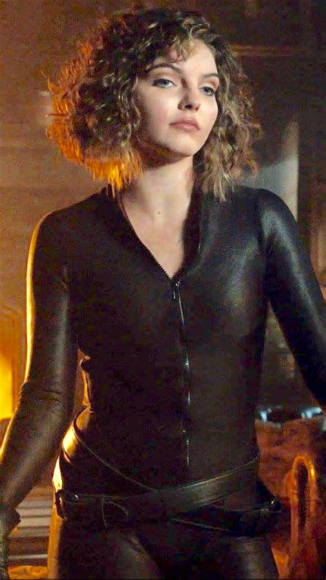 Camren Bicondova. Selina Kyle outfit. Gotham season 4. | Selina kyle ...