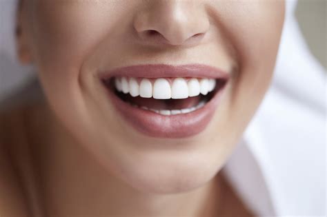 Composite Veneers vs Porcelain Veneers: 5 Little Known Differences