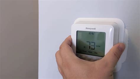 HONEYWELL THERMOSTAT PRO SERIES WALL - YouTube