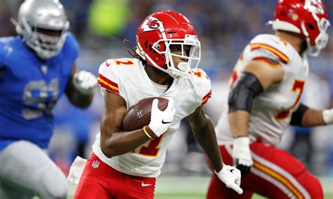 Chiefs Re-Sign WR Demarcus Robinson to 1-Year Deal | Def Pen