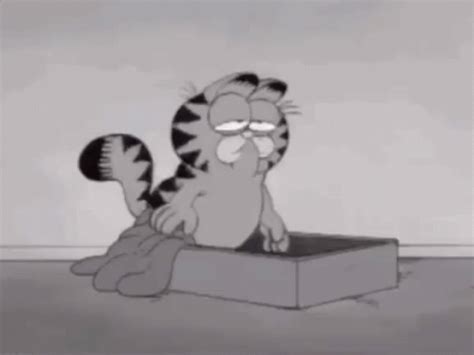 EU TÔ EXAUSTO / Cansado / Morto / Garfield GIF - Exhausted SoTired Garfield - Discover & Share GIFs