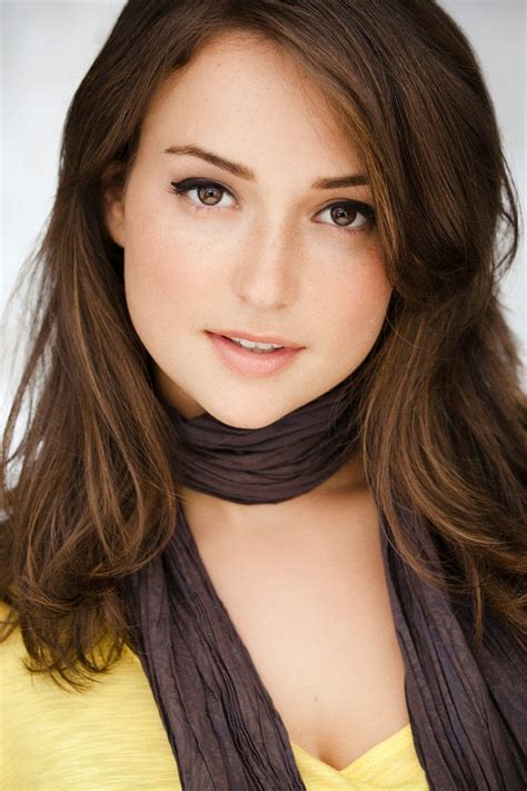 Pictures of Beautiful Women: Actress Milana Vayntrub