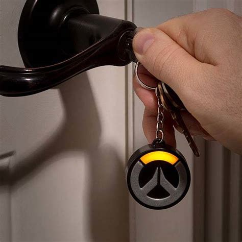 Light-Up Overwatch Logo Keychain | Gadgetsin