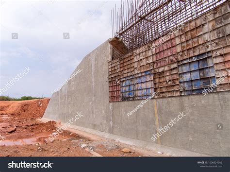 Construction Retaining Wall Counterfort Formwork Reinforced Stock Photo (Edit Now) 1006924285