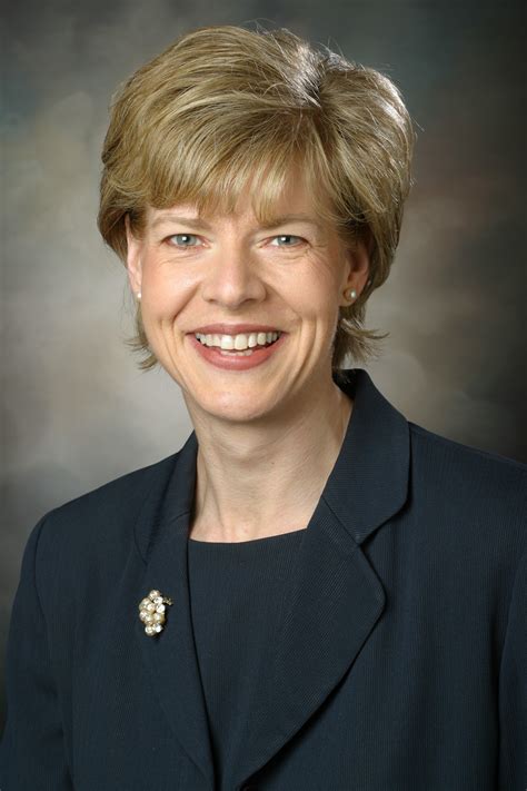 File:Tammy Baldwin, official photo portrait, color.jpg - Wikimedia Commons