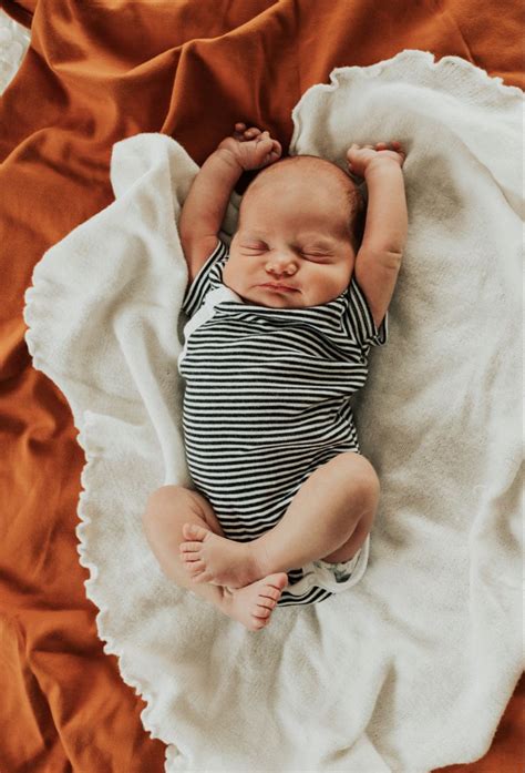 Newborn baby boy poses | Baby boy poses, Newborn, Newborn photos