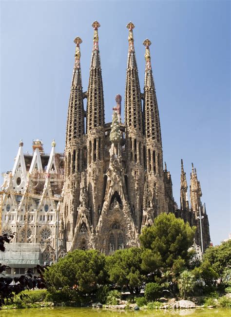 Antoni Gaudi: La Sagrada Familia Cathedral | SamSykes