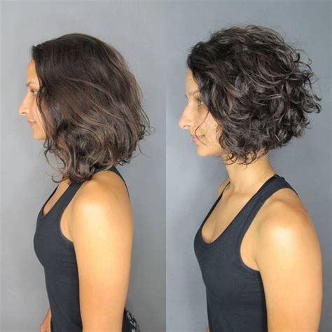 Short Wavy Inverted Bob Hairstyle | Short wavy hair, Wavy bob hairstyles, Mid length curly ...