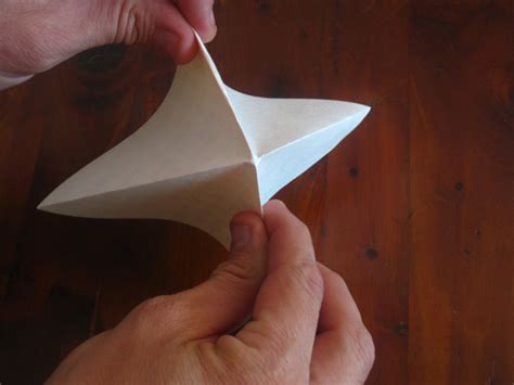 Origami Bombing: Making an Flower Bomb