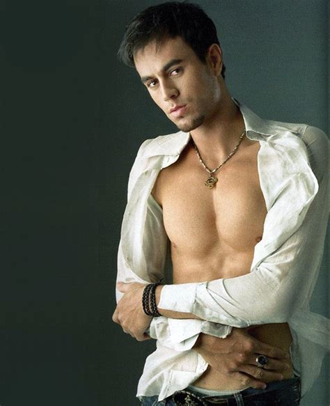 Enrique Iglesias Biography | Enrique iglesias, Celebrities male, Enrique iglesias biography