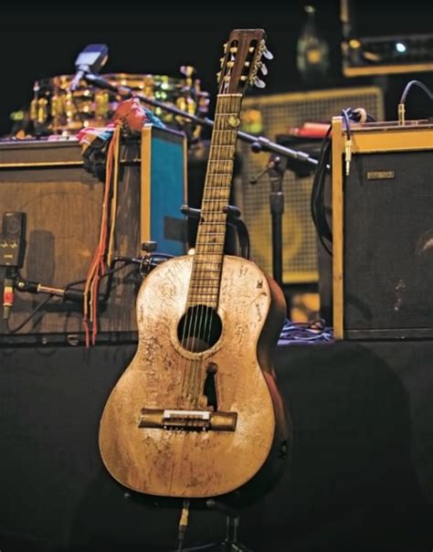 The Story Behind Willie Nelson’s Guitar, Trigger | Dusty Old Thing