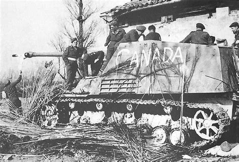 Nashorn tank destroyer with new Canadian owners : r/TankPorn