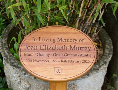 Engraved Wooden Memorial Plaques | UK Memorials