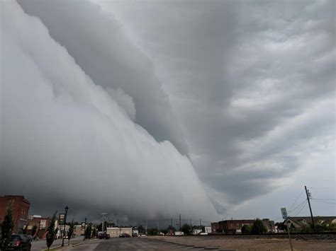 Beautiful and terrifying: Apocalyptic shelf cloud engulfs Anna ...