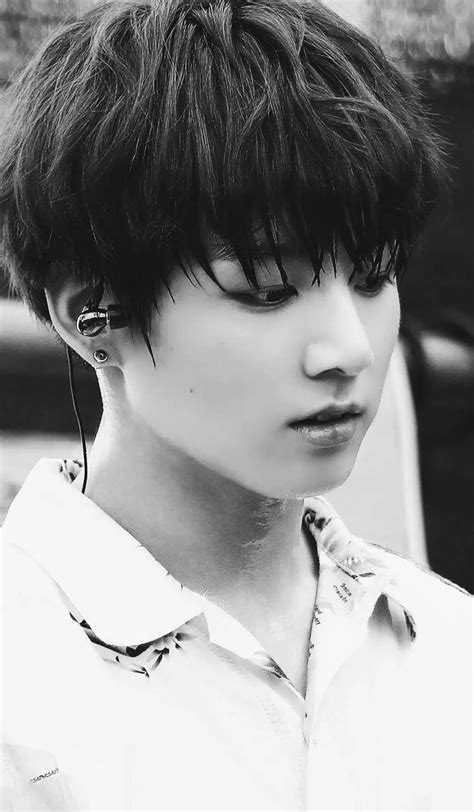 Jungkook black and white lockscreens | Jungkook, Jung kook, Jeon jungkook