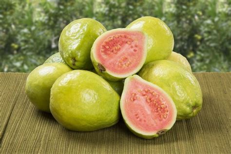 11 Guava Benefits for Your Health (with Daily Dose & Recipes) - Tua Saúde