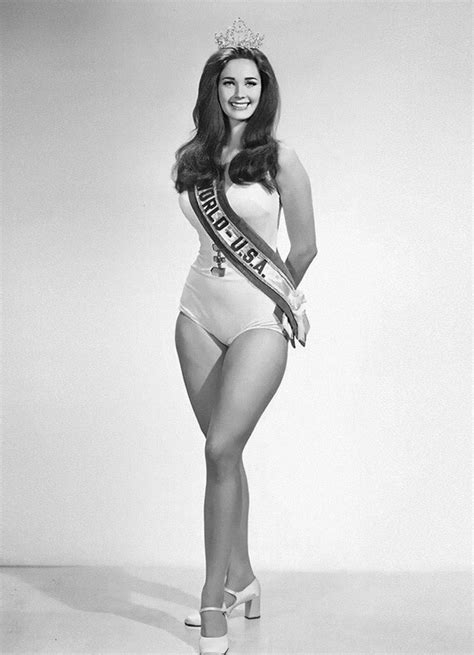 Lynda Carter - Winner of the Miss World USA Beauty Pageant 1972 : r/OldSchoolCelebs