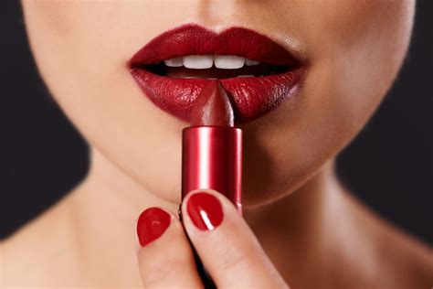 The Top Lipsticks (Review) in 2023 | Hollywood Life Top Picks – Hollywood Life