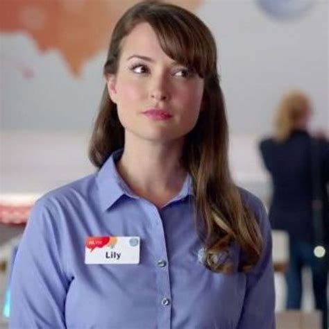 Milana Vayntrub as "Lily Adams" in A.T./T. TV commercials | Pretty ...