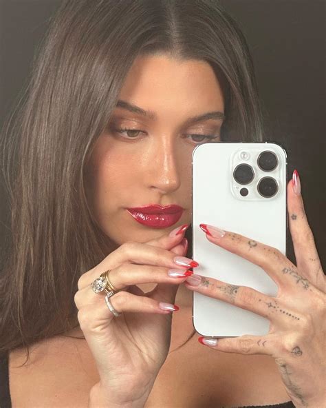 Hailey Bieber Debuted Festive “Candy Cane Glazed Nails” for the Holidays — See Photos | Teen Vogue