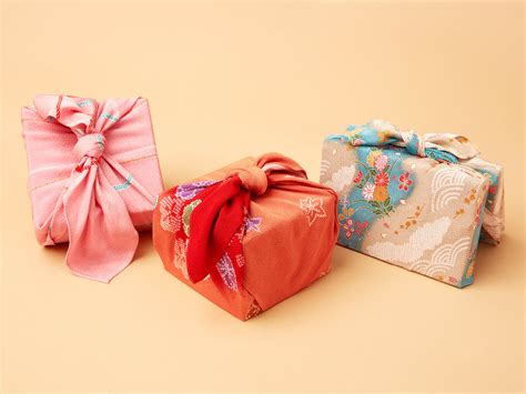 Furoshiki Gift Wrapping: A Step-By-Step Guide | Chatelaine