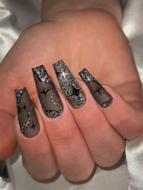 17 Striking Black Gel Nail Design Ideas - thepinkgoose.com