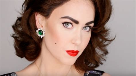 Makeup artist shows that anyone can be transformed into Liz Taylor (WATCH)