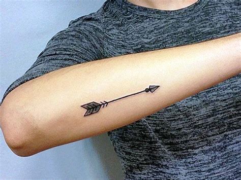 What does an arrow tattoo mean men?
