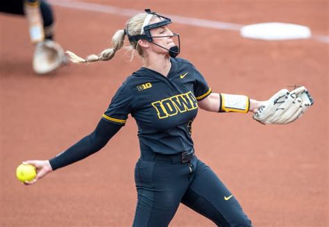 Photos: Iowa softball vs. Illinois - Game Two - The Daily Iowan