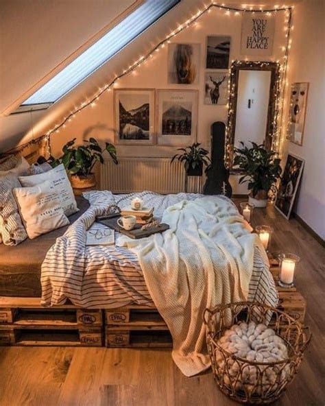 30Dreamy Attic Bedroom Ideas To Boost Your Energy | Deco chambre a ...