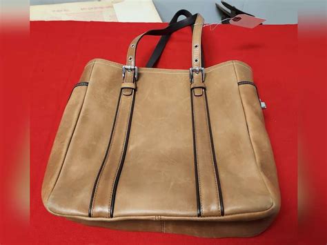 Brown Coach Leatherware handbag - Northern Kentucky Auction, LLC