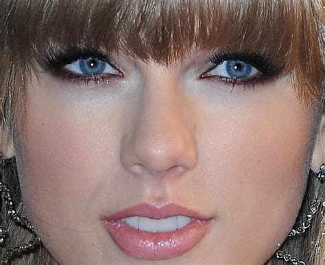 Taylor Swift eye makeup with fringe