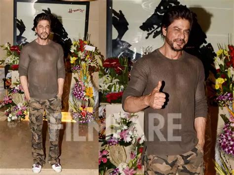 Shah Rukh Khan clicked at Mannat post birthday celebrations | Filmfare.com