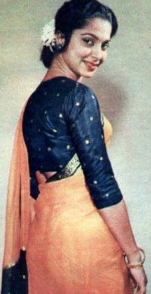 A very young and beautiful Waheeda Rehman | Vintage bollywood ...