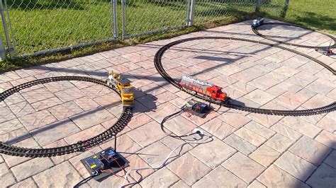 Wireless model train controller can handle 4 trains - YouTube