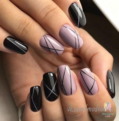 Nailart, stripes, lines, purple, black | Lines on nails, Simple acrylic ...