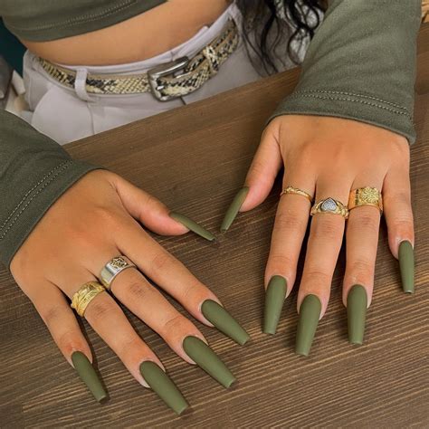 25+ Khaki Green Nails We Are Loving This Season - Nail Designs Daily