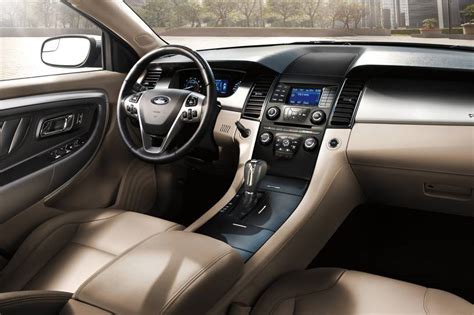 2018 Ford Taurus Pictures - 50 Photos | Edmunds