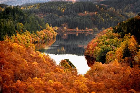 When is Autumn 2020? Why the UK has two different dates for the first ...