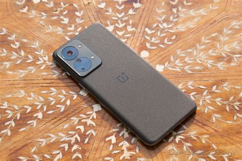 OnePlus Nord 2T 5G hands-on review: Design, display quality, battery ...