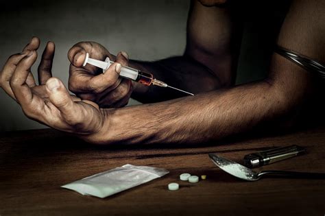 Signs of Heroin Addiction | Banyan Treatment Center