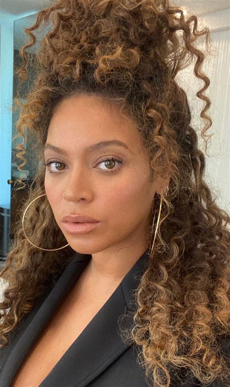 𝐊 𝐞 𝐢 𝐫 𝐲 ♡🐝 on Twitter | Beyonce hair, Curly hair styles, Hair inspiration