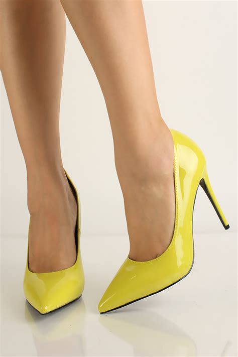Pointy Toed Heels | abmwater.com