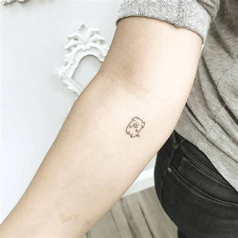 Small tattoo girls #smalltattoowomen | Trendy tattoos, Pig tattoo, Tattoos for guys