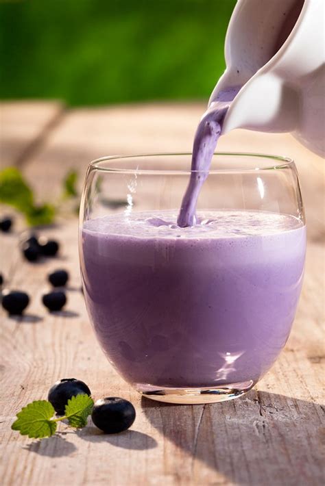 ‘Vitamin E Skin Booster’ Blueberry Almond Milk Recipe | Blueberry ...