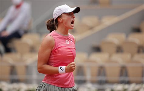 Iga Swiatek Overcomes Kontaveit Scare To Reach Last 16 At Roland Garros - UBITENNIS