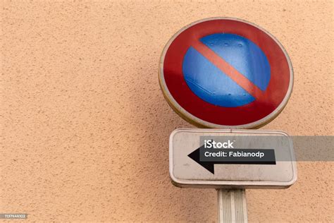 No Parking Sign Stock Photo - Download Image Now - Blue, Car, Copy Space - iStock