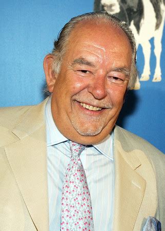 Robin Leach - Family Guy Wiki